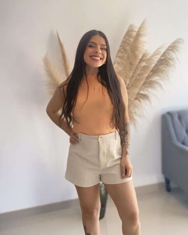 Short minimalista